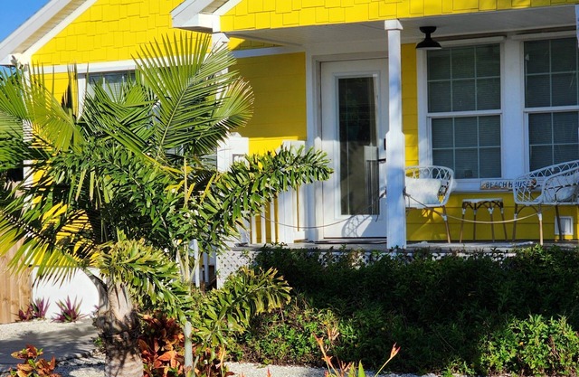 Beach House - Between Fort Myers Beach, Sanibel Island, Captiva and Cape Coral