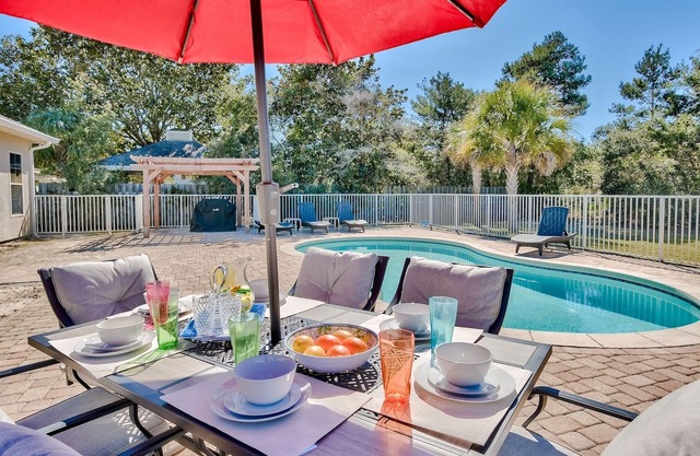 BEACH RETREAT-GULF PINES-PRIVATE POOL-GATED BEACH ACCESS!