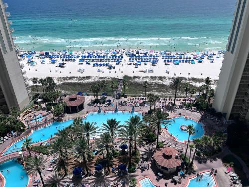 Beach, Sand, Sun & Pool 2BR 2BA Condo
