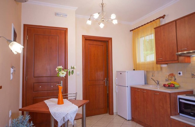 Beach Studio with garden, Jacuzzi, BBQ