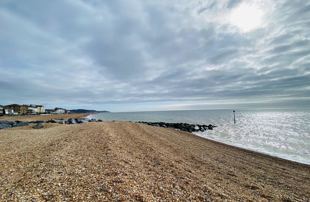 Beachfront Bolthole With Seaview in Idyllic Hythe