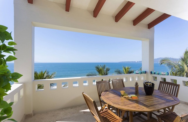 Beachfront condo in Flamingos Beach Club