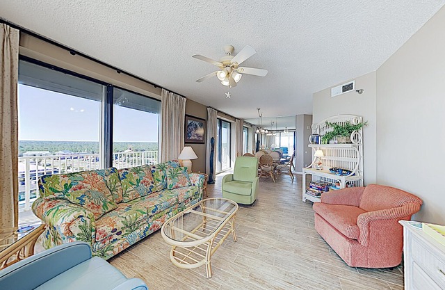 Beachfront Corner Unit w/ Pools & Gym