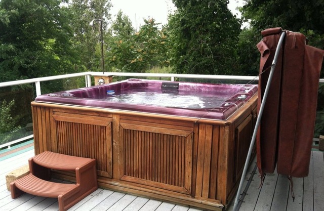 BEACHFRONT/HOTTUB/STEAM ROOM/GAME ROOM/JACUZZI/PETS/MASSAGE CHAIR/KAYAKS/BIKES