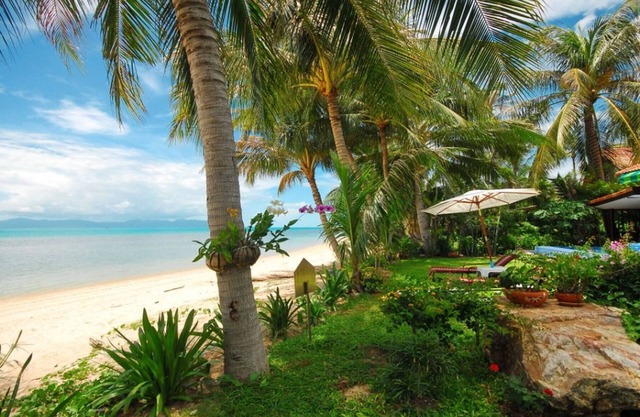 Beachfront Oasis with Private Pool and Jacuzzi on Samui's Bang Por Beach