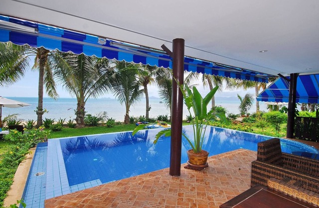 Beachfront Oasis With Private Pool and Jacuzzi on Samui's Bang Por Beach