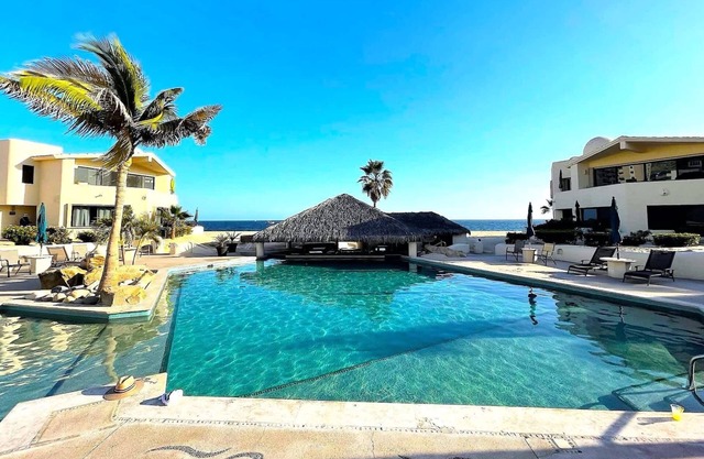 Beachfront Retreat with Patio, BBQ Grill and Pools