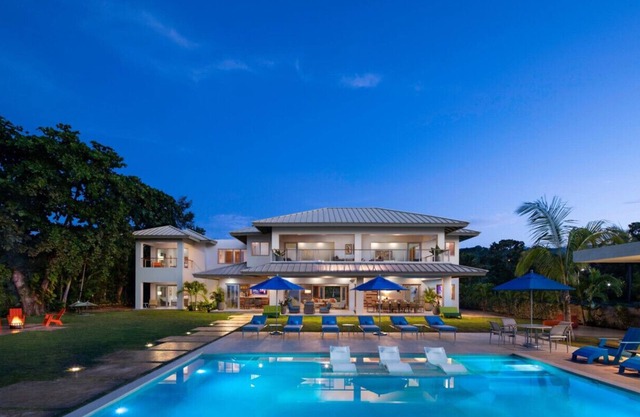 Beachfront Villa, Private Pool & Terraces