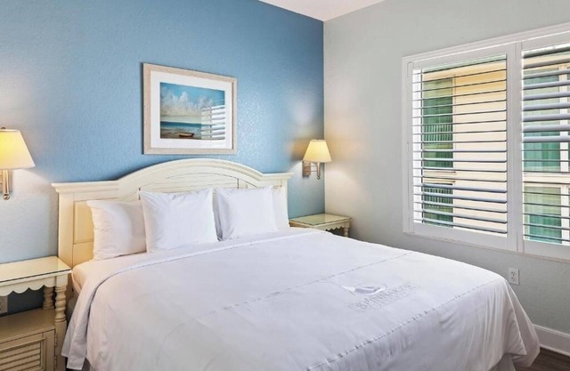 Beachside 1 Bedroom Condo – Gorgeous Ocean Views + Pool, Ideal for Couples