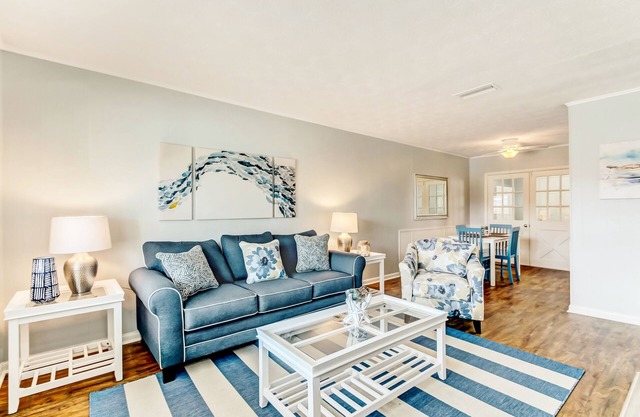 Beachside Townhouse Close to Ocean and Downtown!