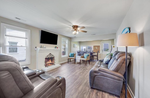 Beachy Keen, North Myrtle Beach beach single-family house, 150 feet to ocean! Pets welcome!