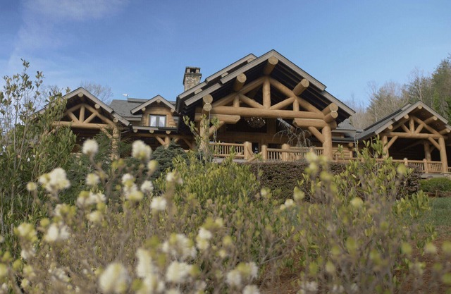 Bear Paw Luxury Estate Lodge