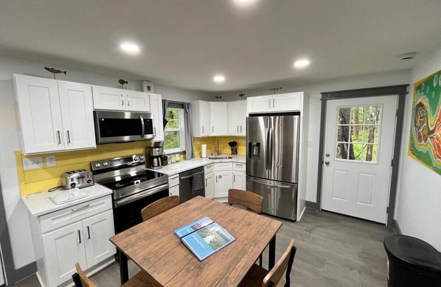 Bear Run Bungalow|Kayaks|Hot Tub|Fireplace|Central