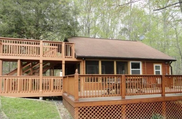 Bearfoot Cabin - 1 BR (+ sleeping loft) 2 BA, 3 mi from Patoka Lake