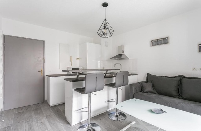 Beau T2 à proximité des Rives du Lez avec terrasse, ascenseur et parking - Class Appart