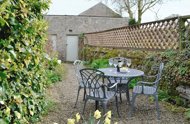 Beautifully presented cottage, convenient village location and walks from the doorstep.