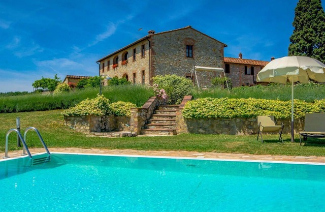 Beautiful villa for 6 people with pool, WIFI, TV, terrace, pets allowed and parking
