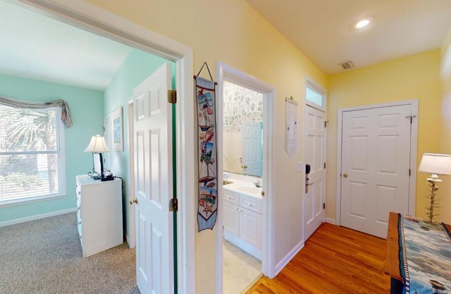 Beautiful 2BR 2BA Lakeside Villa with Lake Views