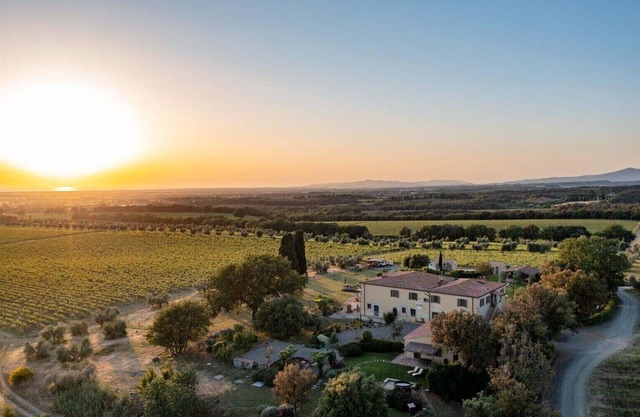 BEAUTIFUL 5BD-5BA VILLA W/USE OF POOL AND BEAUTIFUL VIEWS IN TUSCANY-BOLGHERI
