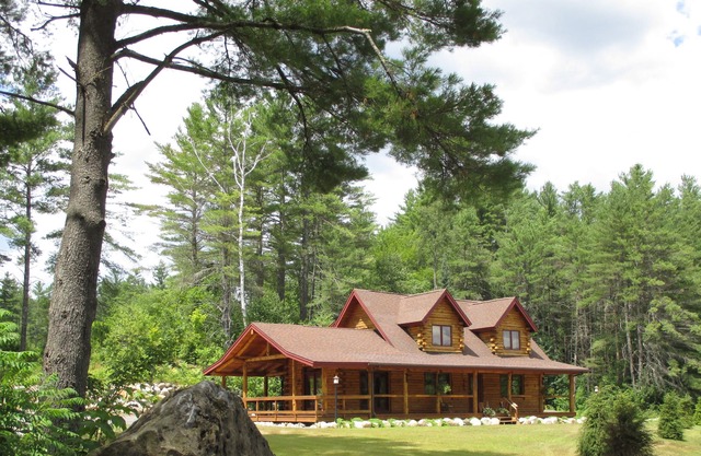 Beautiful Adk. Log Cabin Sleeps 8-13, Private Beach Access, Great for Lg.Family