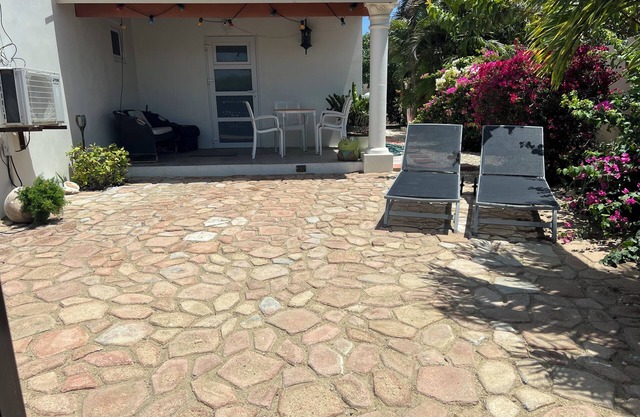 BEAUTIFUL AND PRIVATE APARTMENT IN PARADISE!