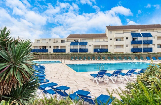 Beautiful apartment for 4 guests with WIFI, pool, TV, terrace and pets allowed