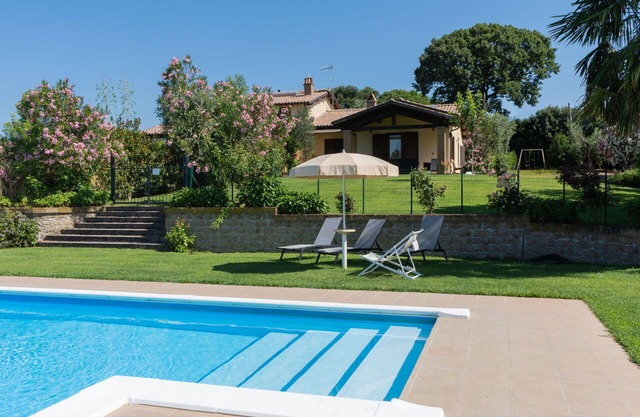 Beautiful apartment in villa for 6 guests with WIFI, pool, TV and terrace
