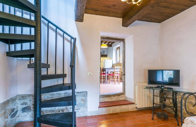 Beautiful apartment for 6 guests with pool, WIFI, TV, patio, pets allowed and parking
