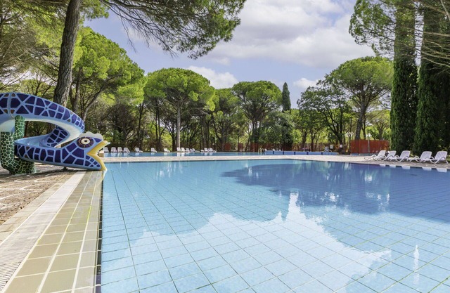 Beautiful apartment in villa for 6 people with A/C, WIFI, pool, TV and terrace
