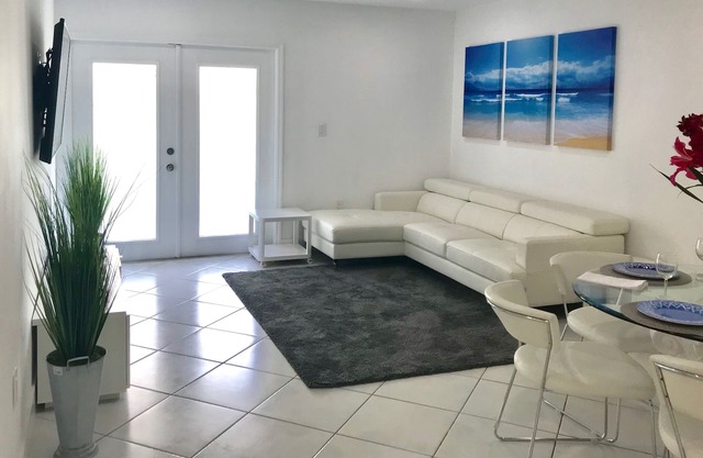 Beautiful Apartment in Miami—-Shamrock Kendall