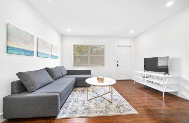 Beautiful Apt in the heart of Miami Beach