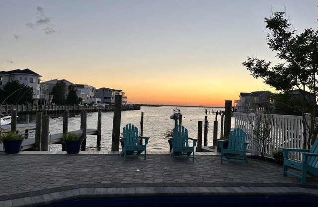 Beautiful Bayfront House 6BR, 5baths - Heated Pool, dock and 1 block to ocean!