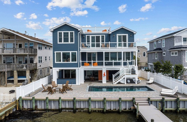 Beautiful Bayfront w/Heated Pool & Dock. 6 Bedrooms, all w/Ensuite Bathrooms.