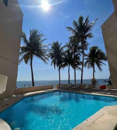 Beautiful Beachfront Apartment with Pool Relaxing Getaway