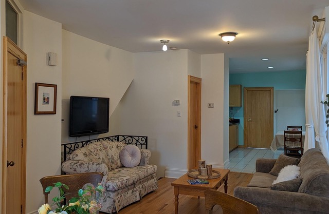 Beautiful Comfortable Riverdale Home.nNow 20% discount for stays over 30 days