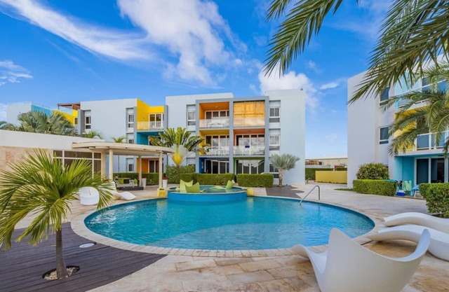 Beautiful Condo w/2BR 2BA GroundFloor Pool Access