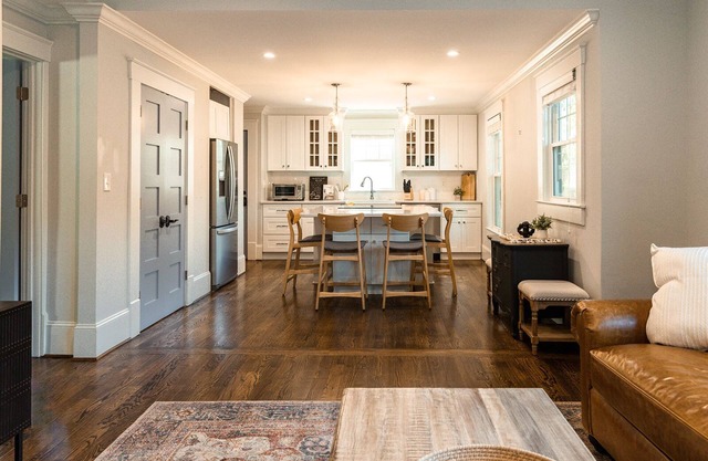 Beautiful Downtown Cottage Walkable to Falls Park on the Reedy & Downtown