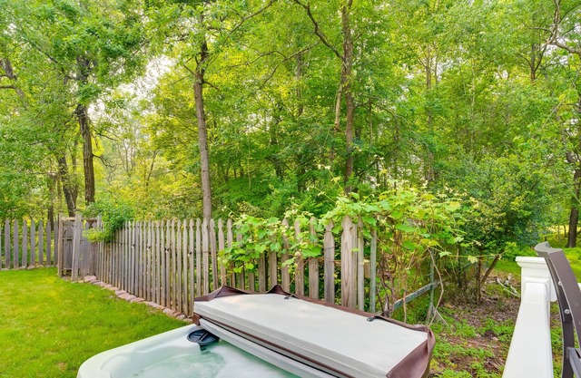 Beautiful Effort Escape w/ Private Hot Tub!