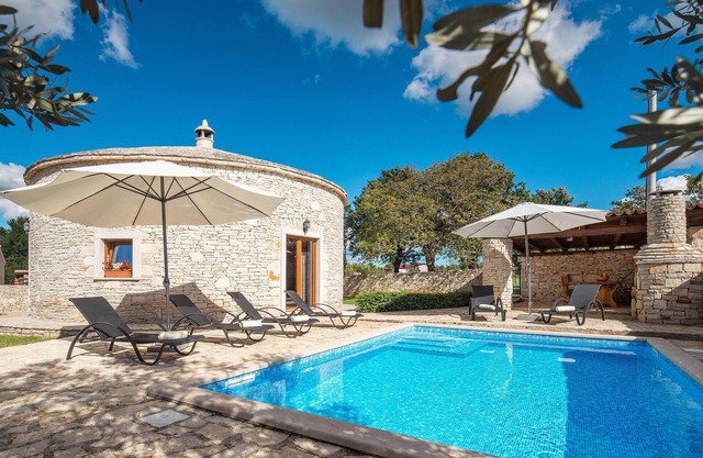 Beautiful home in Skicini with WiFi