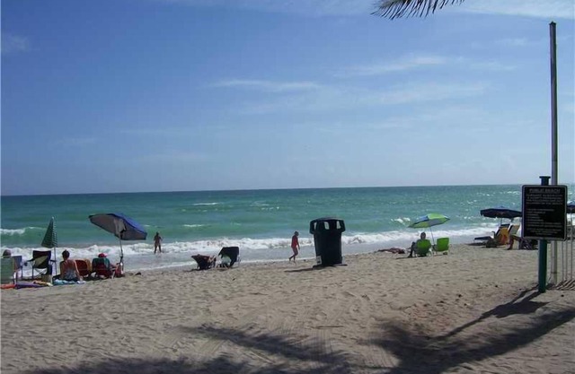 Beautiful Hotel Studio on the beach. STR-01535