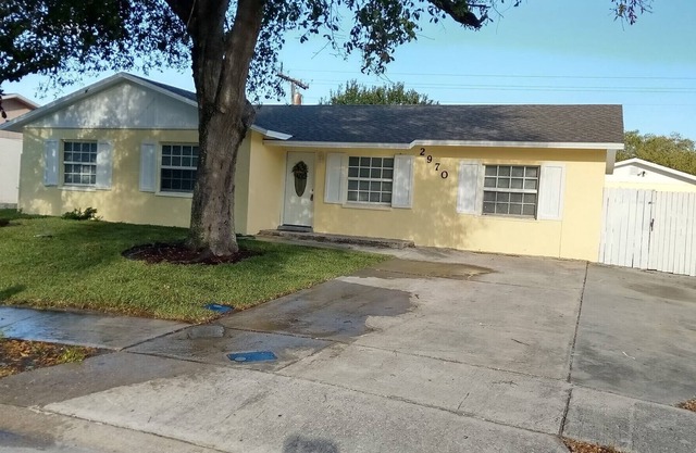 Beautiful house close to the cruise ports and beach!