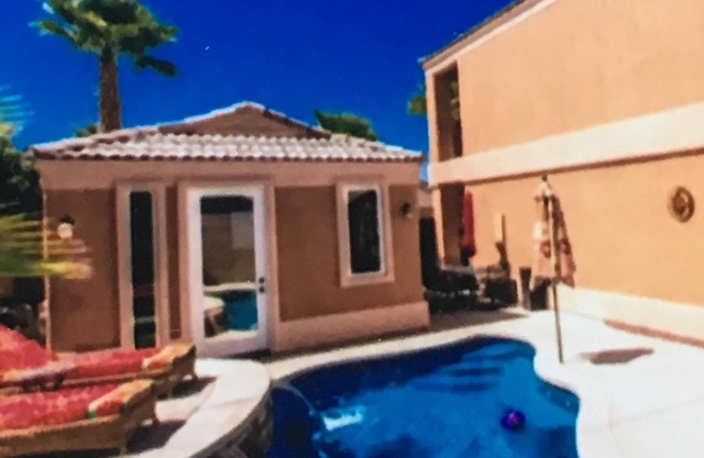 Beautiful house with pool and casita minutes from Colorado river