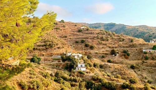 Beautiful House with Large Terrace and Sea View, 25 minutes from Malaga