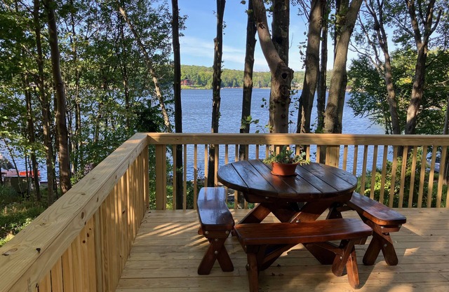 Beautiful Lakefront Home in The Hideout: Private Dock and Swimming Area