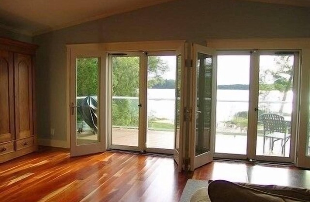 Beautiful Lakefront Home, Central AC, Paddle to Lake Michigan, Dock, Beach, Raft