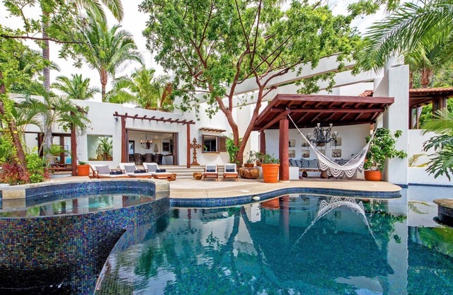 Beautiful luxury villa surrounded by gardens, ocean views full staff & transfers