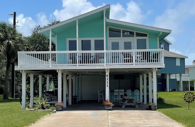 *BEAUTIFUL OCEAN VIEW*-COOL TIKI OUTSIDE BAR- *PIRATES BEACH*
