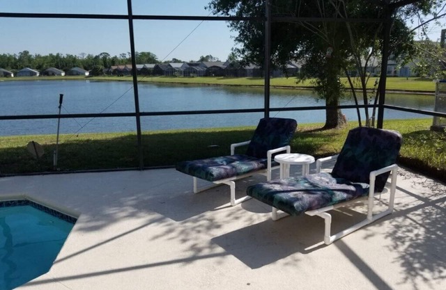 Beautiful Pet Friendly Home with Lake View, 4613