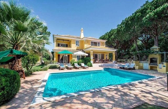 Beautiful Portugal Villa | 4 Bedrooms | Villa Gemstone | Private Pool & BBQ |.
