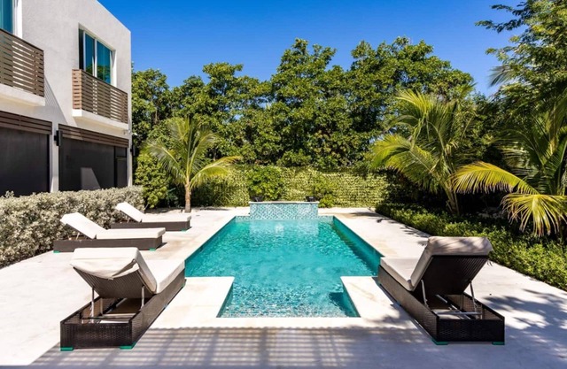 Beautiful Property- Walk to Beach! -CV41-1